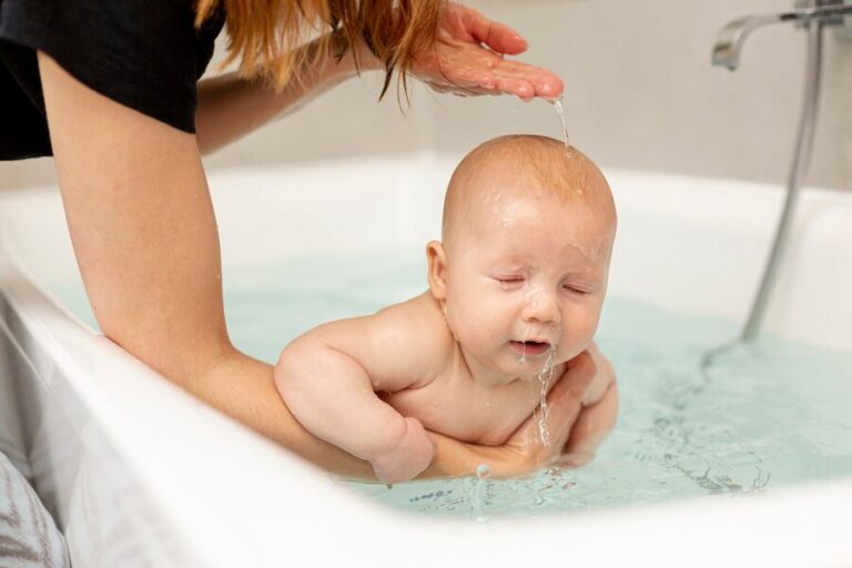 how to bath a baby